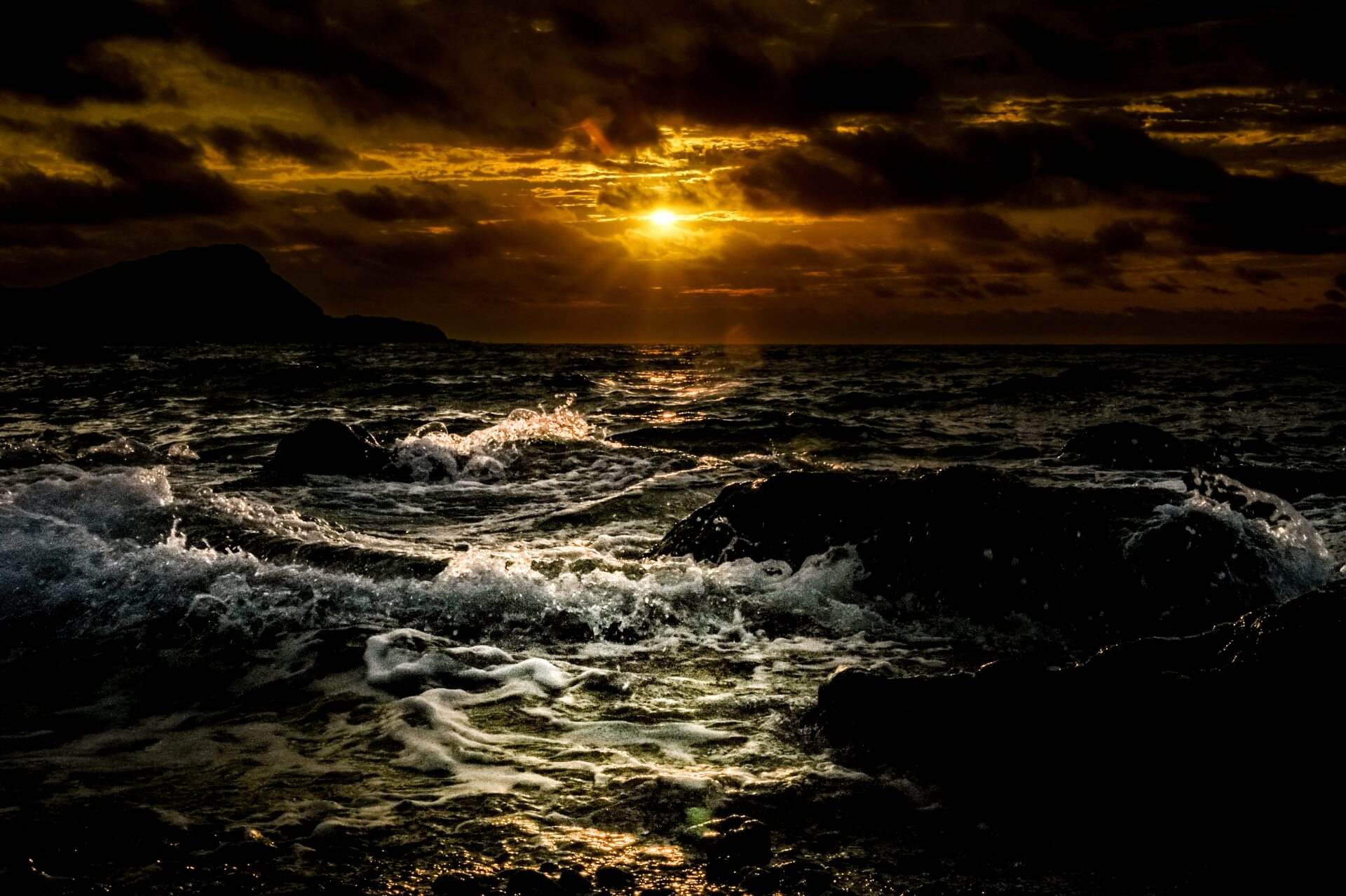 ヒカキンの麦茶が炎上した理由