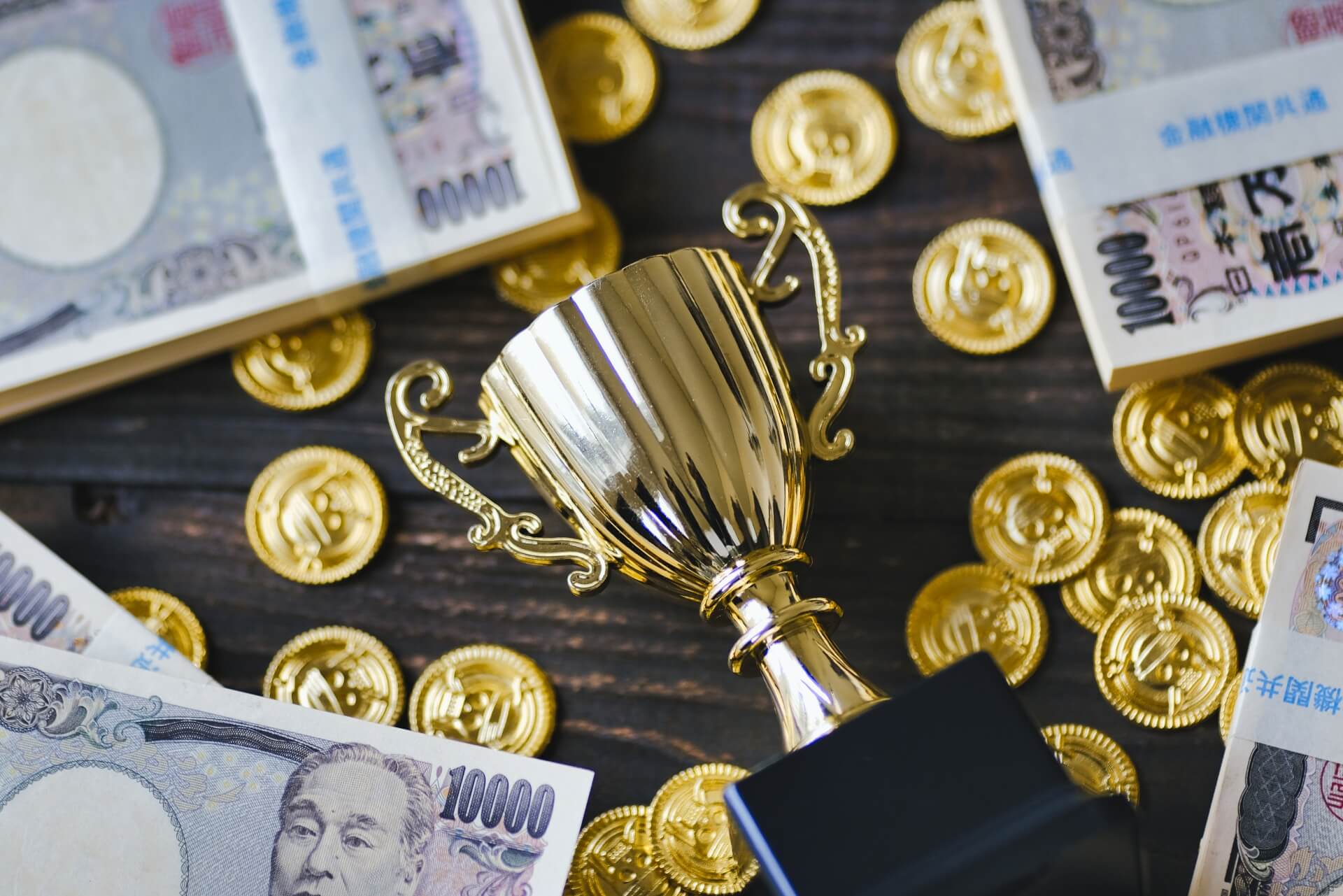 お見送り芸人しんいちはなぜ人気？年収3000万円も稼げる理由とは？